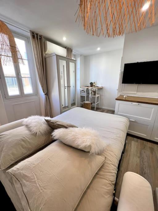 Studio 2 Neuf A 100M Des Plages Et De La Gare Saint-Raphaël Esterno foto