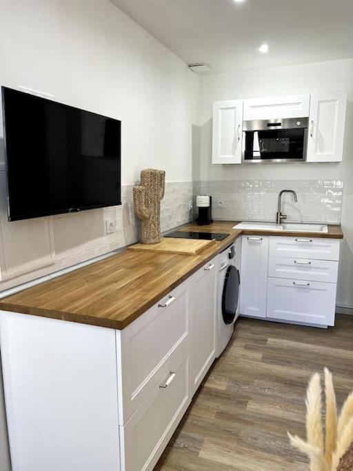 Studio 2 Neuf A 100M Des Plages Et De La Gare Saint-Raphaël Esterno foto